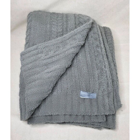 Barefoot Dreams CozyChic Cable Throw Blanket – Carbon (45" x 60") - Picture 2 of 8